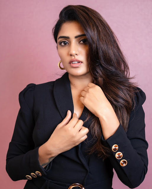 Eesha Rebba : హాట్ హాట్ అందాలతో కురోళ్ళకు సెగల్లు పుట్టిస్తున్నా ఇషా రెబ్బా…